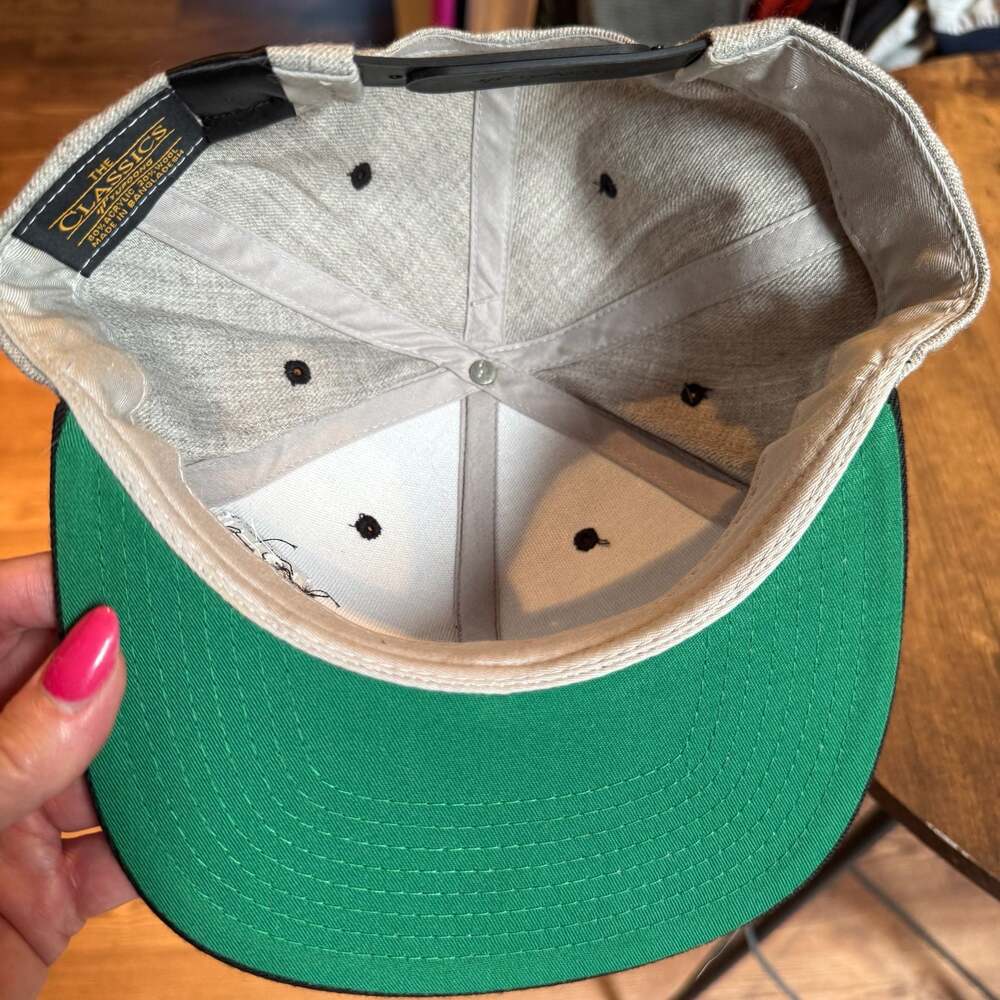 NWT Guerrilla Trash Can Embroidered Heather Grey Flat Bill Snapback Hat - Picture 7 of 7